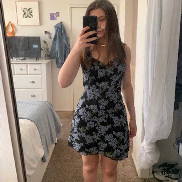 Bloomingdale’s floral mini sundress - Picture 2 of 3